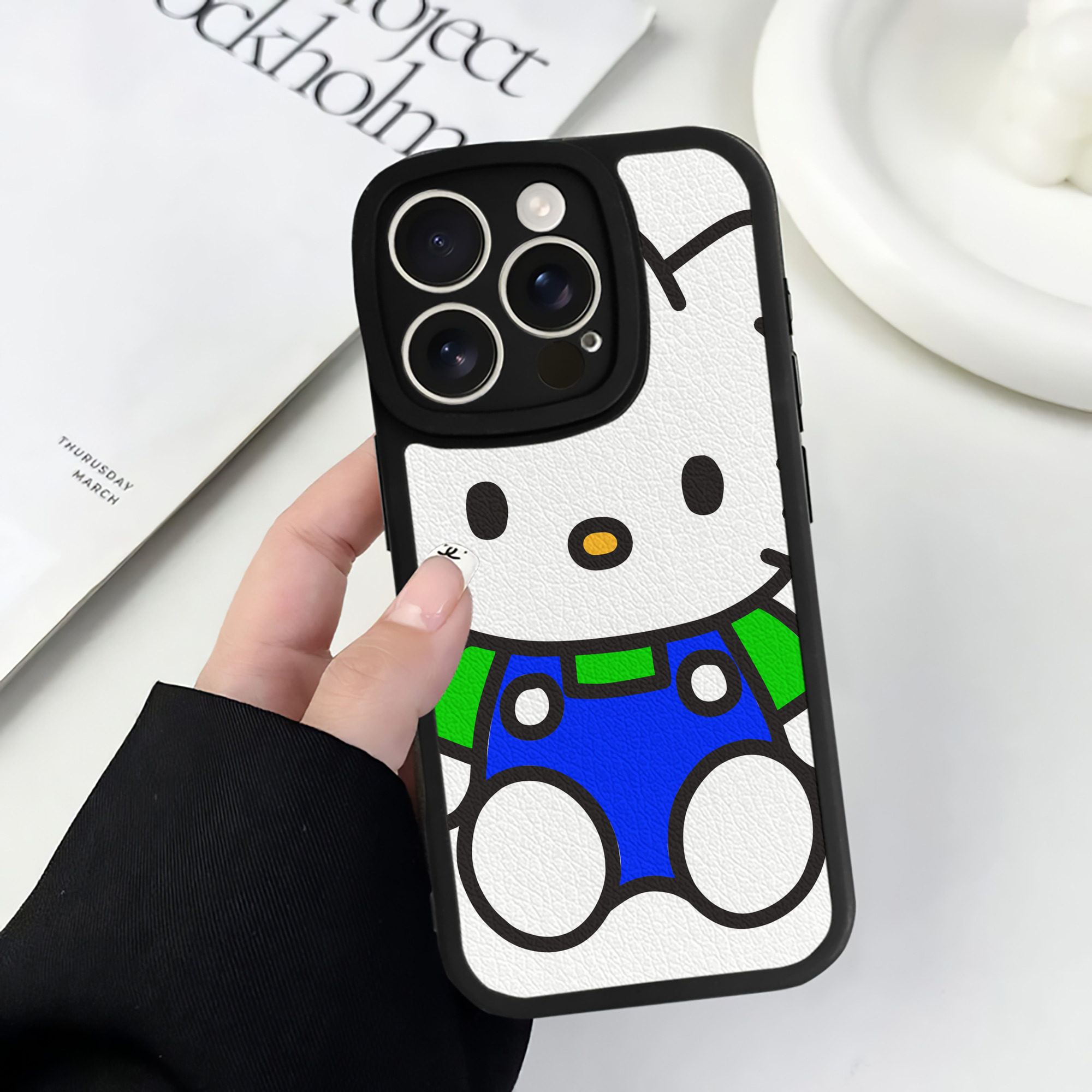 （画像用） Hello Kitty ハローキティ 【iPhone 16シリーズ対応】シリコンスマホケース（レザー調） 材質：シリコン